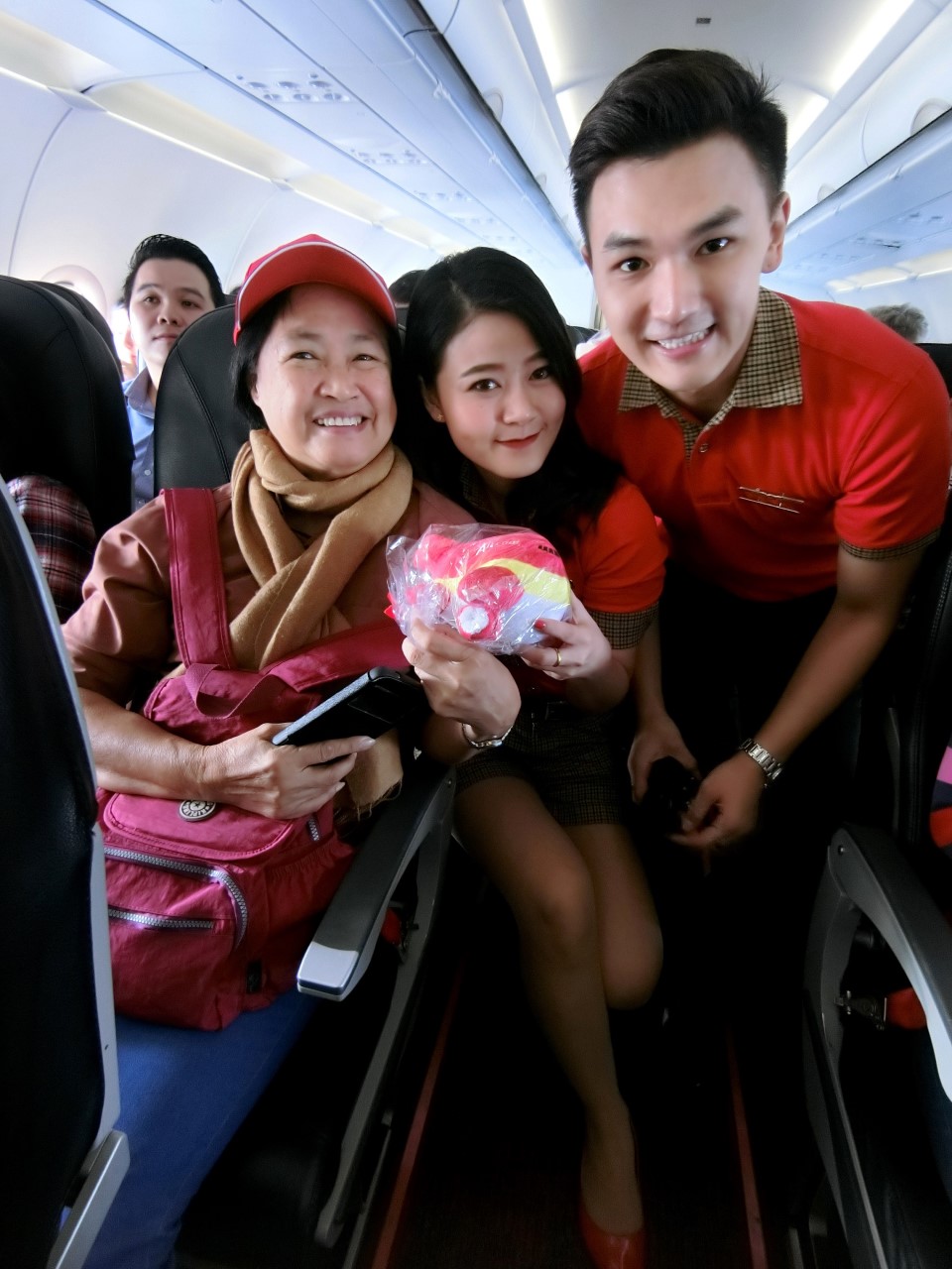 enjoy flying with Vietjet  (1)