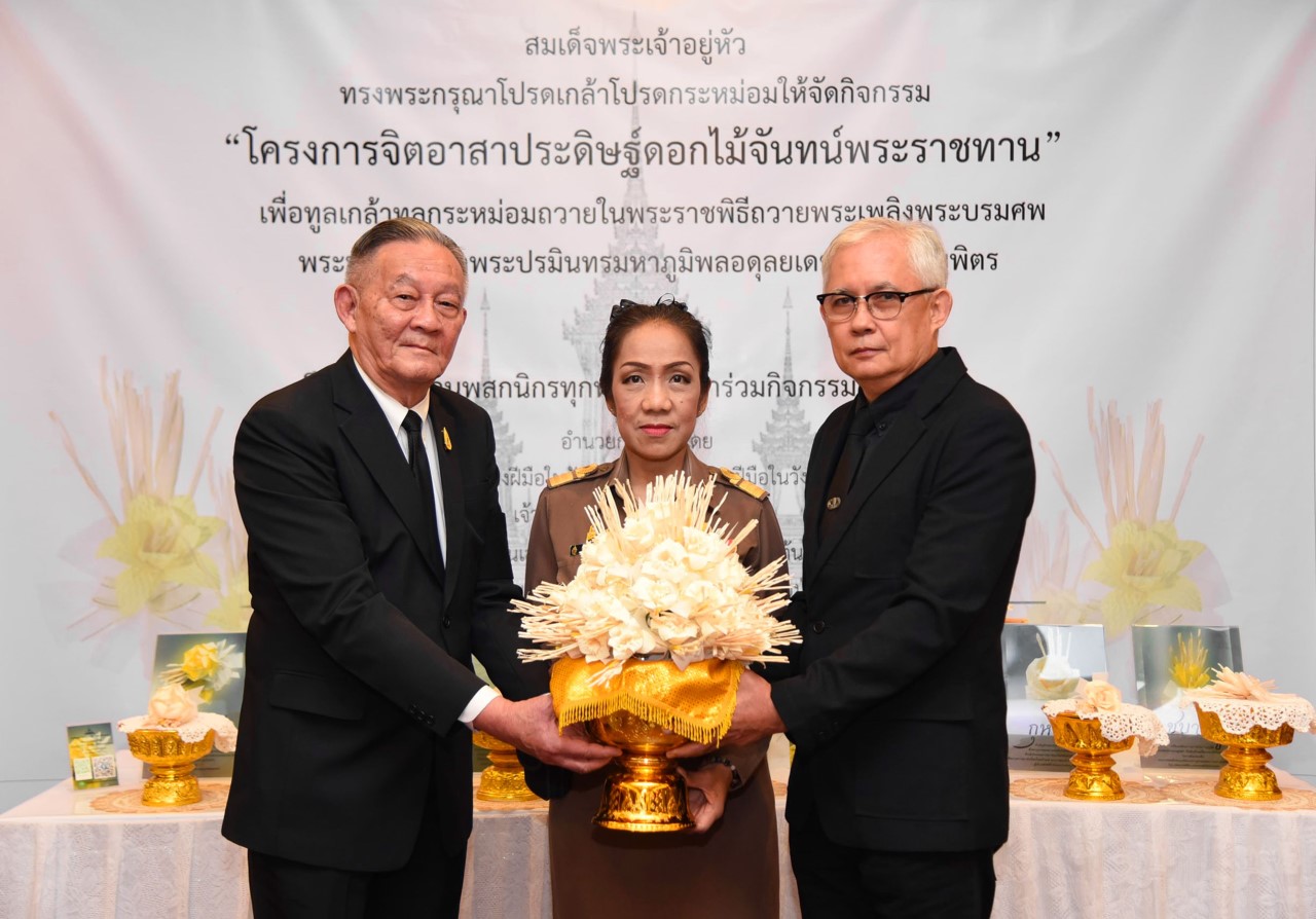 VGI ร่วมโครงการจิตอาสาประดิษฐ์ดอกไม้จันทน์