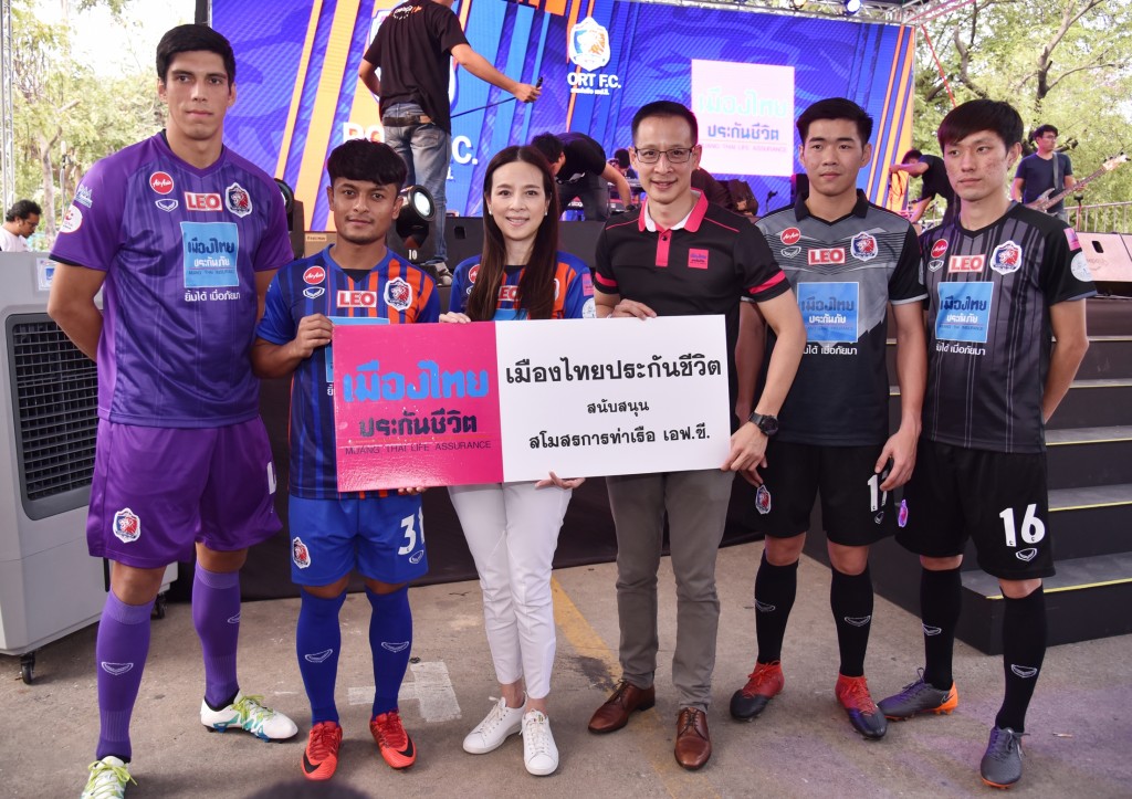 Photo Release-เมืองไทยประกันชีวิตมอบงเงินสนับสนุนสโมสรฟุตบอลการท่าเรือ เอฟ.ซี.